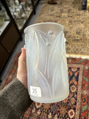 Lot 25 - RENÉ LALIQUE (FRENCH, 1860-1945), A 'LAURIER' VASE, DESIGNED 1922