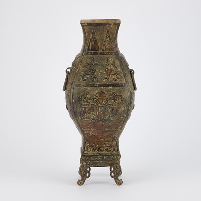 Lot 134 - A CHINESE BRONZE VASE