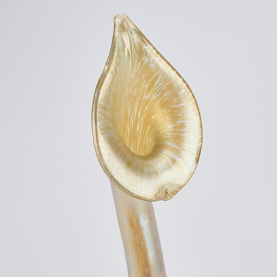 Lot 25 - AN ART NOUVEAU LOETZ JACK-IN-THE-PULPIT GLASS VASE