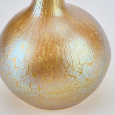 Lot 25 - AN ART NOUVEAU LOETZ JACK-IN-THE-PULPIT GLASS VASE