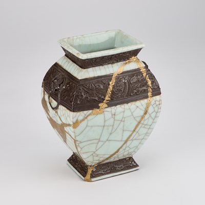 Lot 96 - A CHINESE CELADON VASE, QING DYNASTY