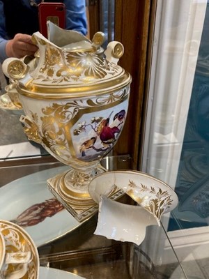 Lot 61 - A COLLECTION OF DERBY PORCELAIN, EARLY 19TH CENTURY
