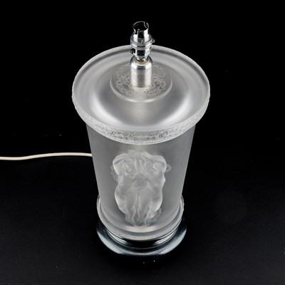 Lot 35 - MARC LALIQUE (FRENCH, 1900-1977), 'DANSEUSES', A LARGE TABLE LAMP, CIRCA 1955
