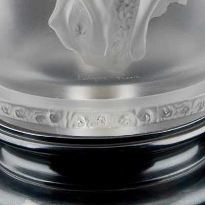 Lot 35 - MARC LALIQUE (FRENCH, 1900-1977), 'DANSEUSES', A LARGE TABLE LAMP, CIRCA 1955