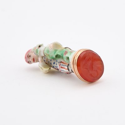 Lot 41 - A FINE CHELSEA PORCELAIN FIGURAL SEAL