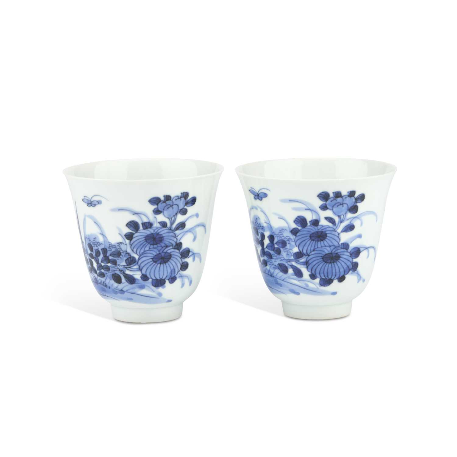 Lot 148 - A PAIR OF CHINESE BLUE AND WHITE WINE CUPS