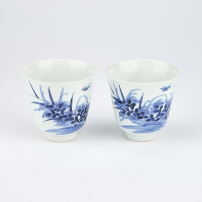 Lot 148 - A PAIR OF CHINESE BLUE AND WHITE WINE CUPS