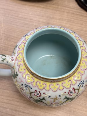 Lot 147 - A CHINESE FAMILLE ROSE TEAPOT