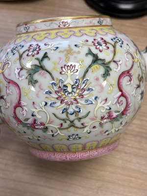 Lot 147 - A CHINESE FAMILLE ROSE TEAPOT