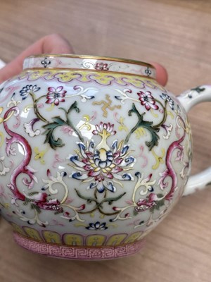 Lot 147 - A CHINESE FAMILLE ROSE TEAPOT