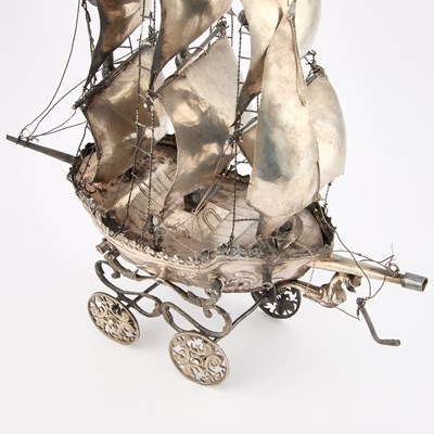 Lot 309 - A 19TH CENTURY CONTINENTAL SILVER NEFF