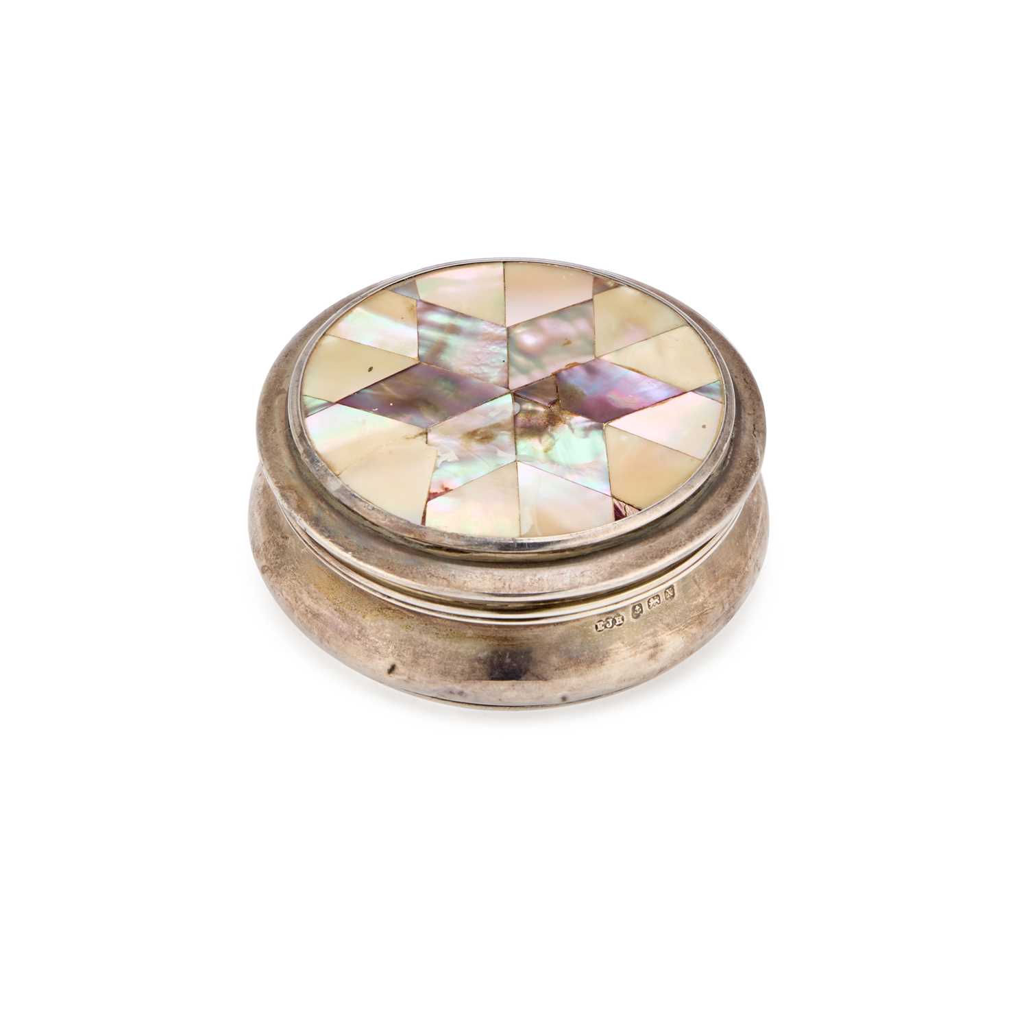 Lot 299 - A GEORGE V SILVER, MOTHER-OF-PEARL AND ABALONE RING BOX