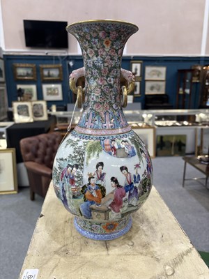 Lot 65 - A CHINESE FAMILLE ROSE PORCELAIN VASE