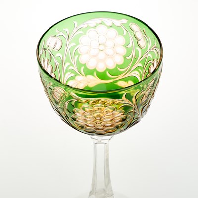 Lot 13 - A STEVENS & WILLIAMS TRIPLE-CASED INTAGLIO-DECORATED GOBLET