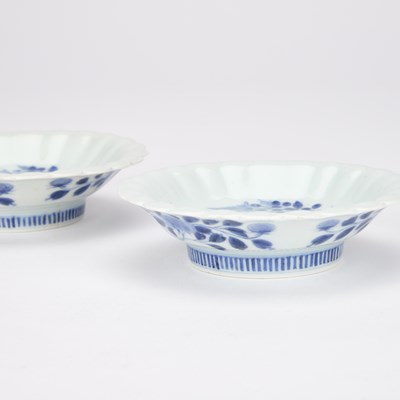Lot 140 - A PAIR OF JAPANESE NABESHIMA PORCELAIN DISHES