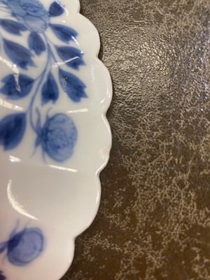 Lot 140 - A PAIR OF JAPANESE NABESHIMA PORCELAIN DISHES