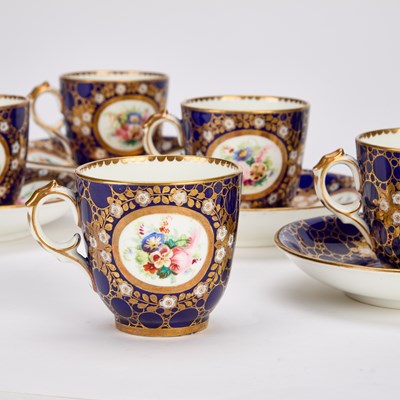 Lot 87 - A SET OF SIX ENGLISH PORCELAIN CUPS AND SAUCERS