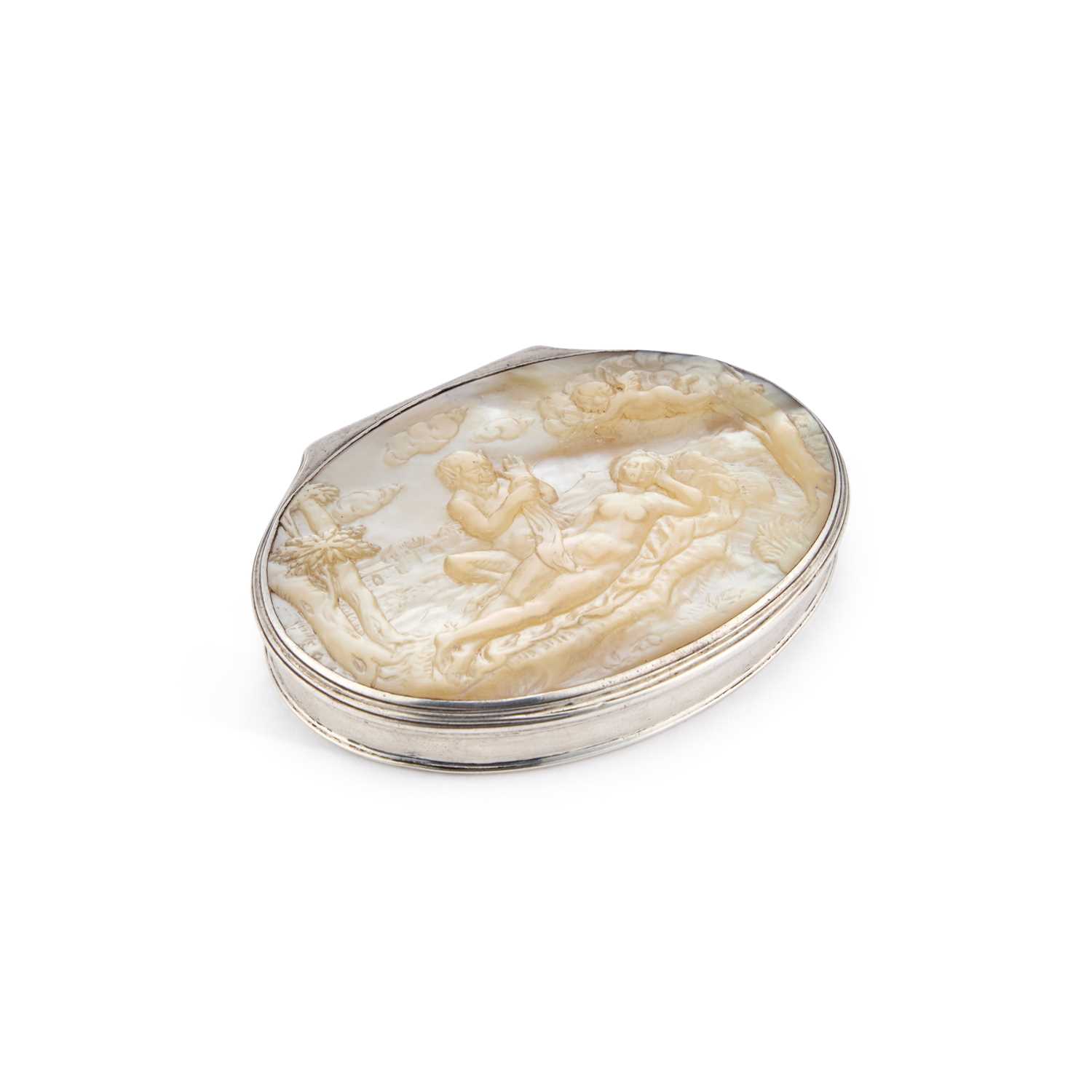 Lot 345 - AN 18TH CENTURY SILVER AND MOTHER-OF-PEARL SNUFF BOX
