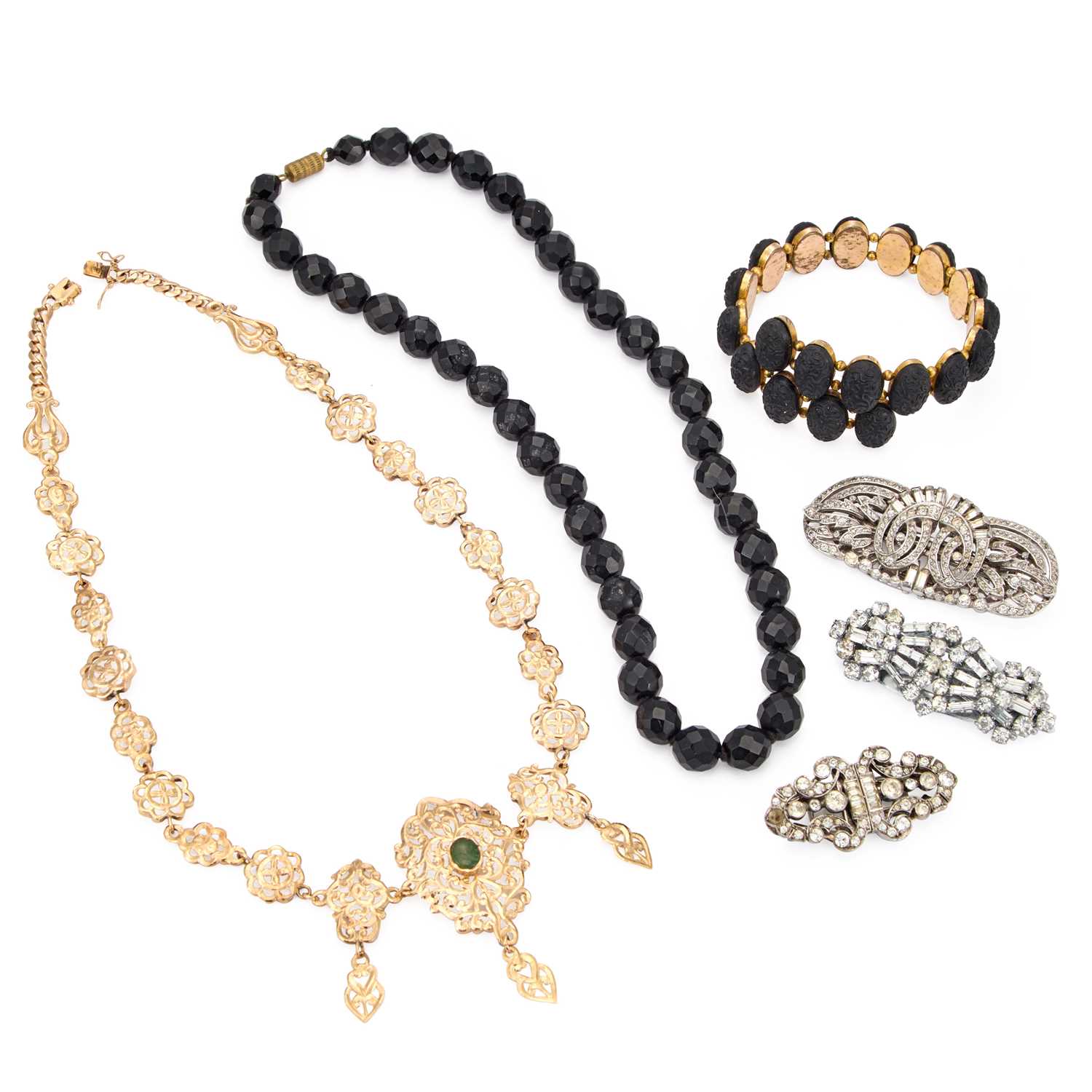 Lot 732 - A GROUP OF JEWELLERY
