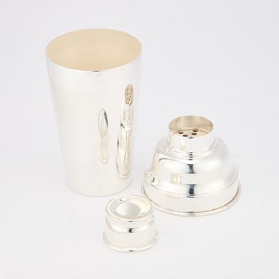 Lot 260 - A VINTAGE SILVER-PLATED COCKTAIL SHAKER
