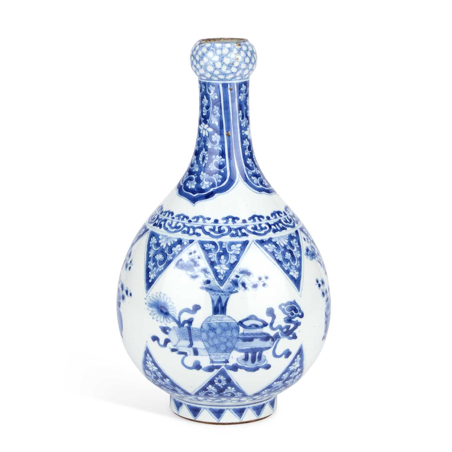Lot 126 - A CHINESE BLUE AND WHITE PORCELAIN VASE