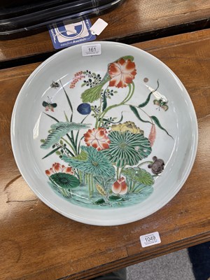 Lot 161 - A LARGE CHINESE FAMILLE VERTE PORCELAIN DISH