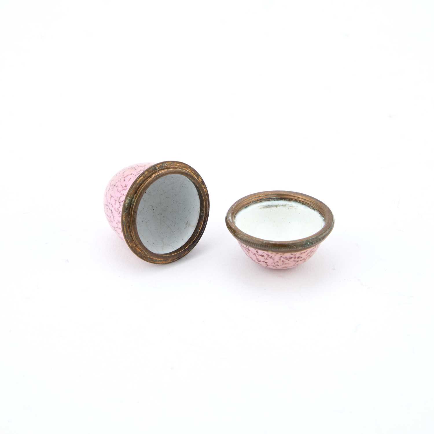 Lot 1009 - A SMALL SOUTH STAFFORDSHIRE ENAMEL BOX