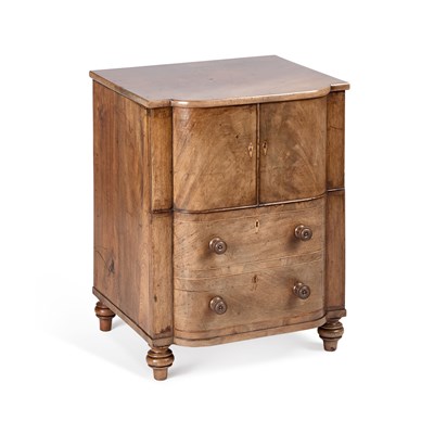 Lot 1070 - A 19TH CENTURY MAHOGANY COMMODE