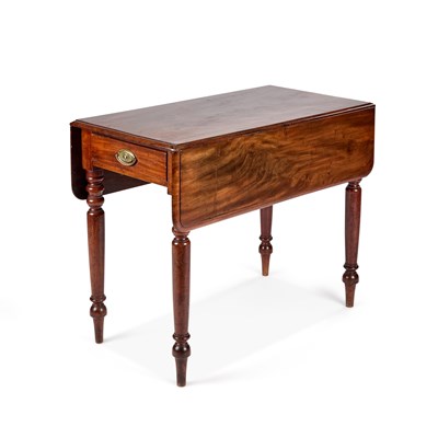 Lot 1051 - A 19TH CENTURY MAHOGANY DROPLEAF BREAKFAST TABLE
