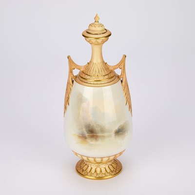 Lot 120 - A ROYAL WORCESTER TWO-HANDLED VASE AND COVER