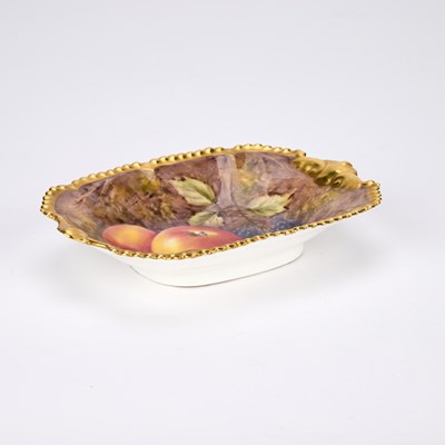 Lot 110 - A ROYAL WORCESTER FRUIT PAINTED DISH