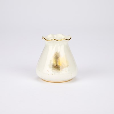 Lot 115 - A ROYAL WORCESTER VASE