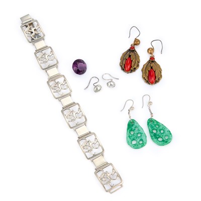 Lot 657 - A GROUP OF JEWELLERY