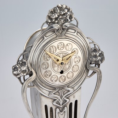 Lot 126 - WMF (WÜRTTEMBERGISCHE METALLWARENFABRIK), AN ART NOUVEAU ELECTRO-PLATED MANTEL CLOCK