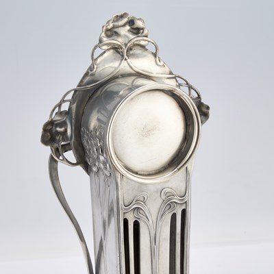 Lot 126 - WMF (WÜRTTEMBERGISCHE METALLWARENFABRIK), AN ART NOUVEAU ELECTRO-PLATED MANTEL CLOCK