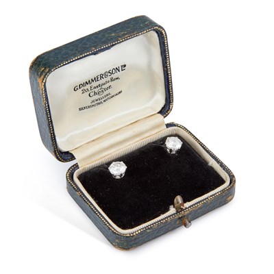 Lot 669 - A PAIR OF SOLITAIRE DIAMOND EARRINGS