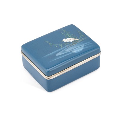 Lot 582 - A FINE JAPANESE CLOISONNÉ ENAMEL BOX AND COVER
