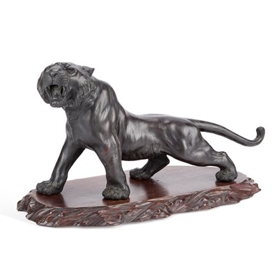 Lot 594 - A JAPANESE BRONZE MODEL OF A TIGER