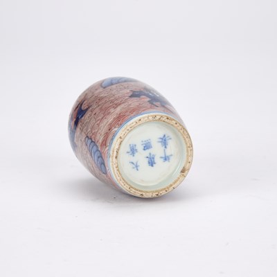 Lot A CHINESE PORCELAIN SNUFF BOTTLE