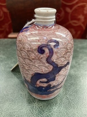 Lot A CHINESE PORCELAIN SNUFF BOTTLE