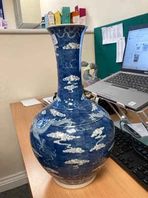 Lot A CHINESE BLUE AND WHITE PORCELAIN BOTTLE VASE