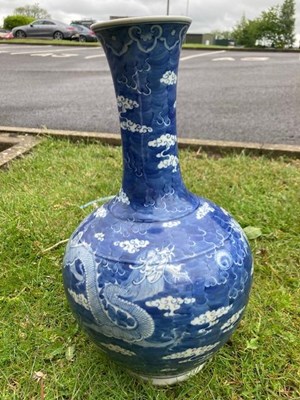 Lot A CHINESE BLUE AND WHITE PORCELAIN BOTTLE VASE