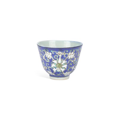 Lot 514 - A CHINESE BLUE GROUND PORCELAIN WINE CUP
