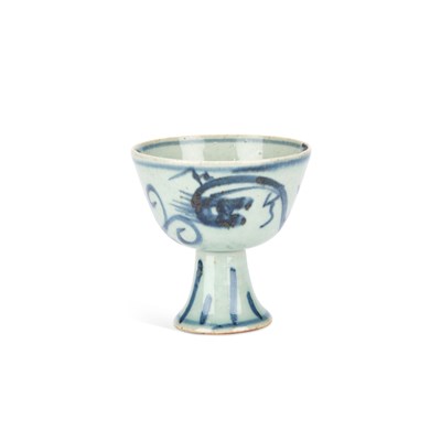 Lot 525 - A CHINESE BLUE AND WHITE STEM CUP