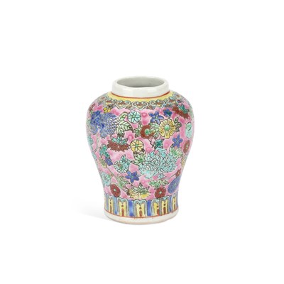 Lot 543 - A CHINESE FAMILLE ROSE PORCELAIN JAR