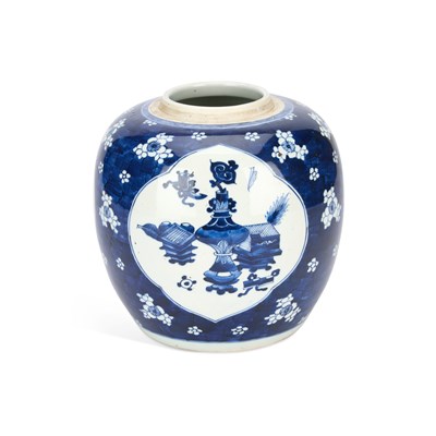 Lot 533 - A CHINESE BLUE AND WHITE JAR