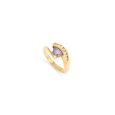 Lot 746A - A TANZANITE AND DIAMOND RING