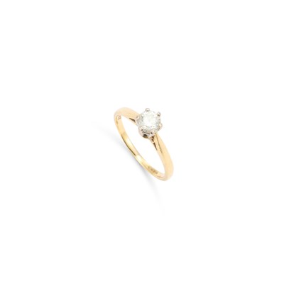 Lot 702 - AN 18 CARAT GOLD SOLITAIRE DIAMOND RING