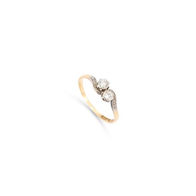 Lot 752 - A DIAMOND TOI ET MOI RING