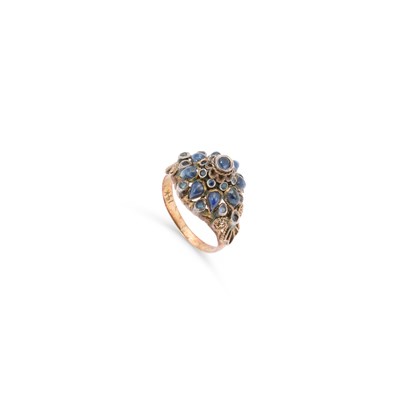 Lot 748 - A SAPPHIRE PRINCESS RING